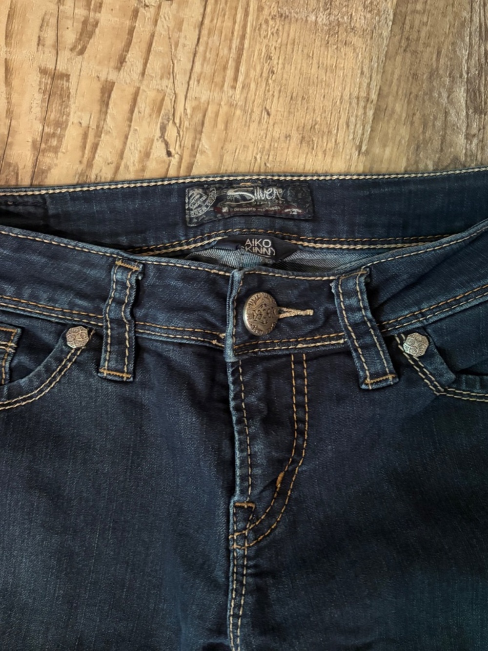 Silver Jeans - Picture 2 of 3